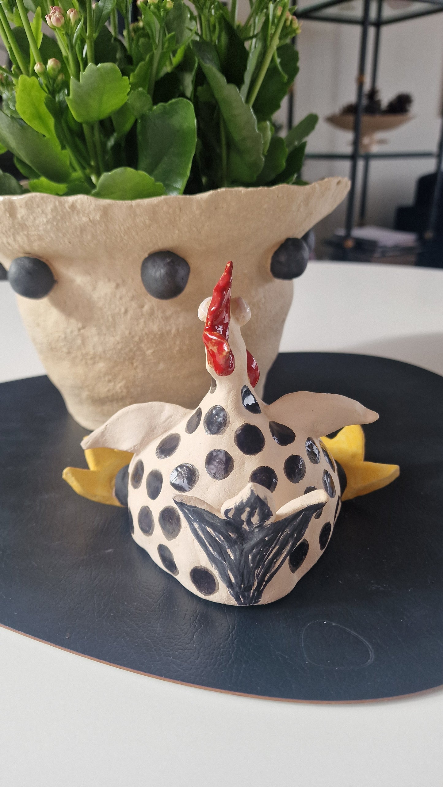 Høne i keramikk (Gislaug Klukk)