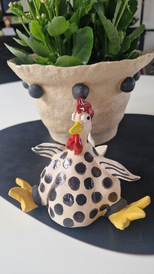 Høne i keramikk (Gislaug Klukk)
