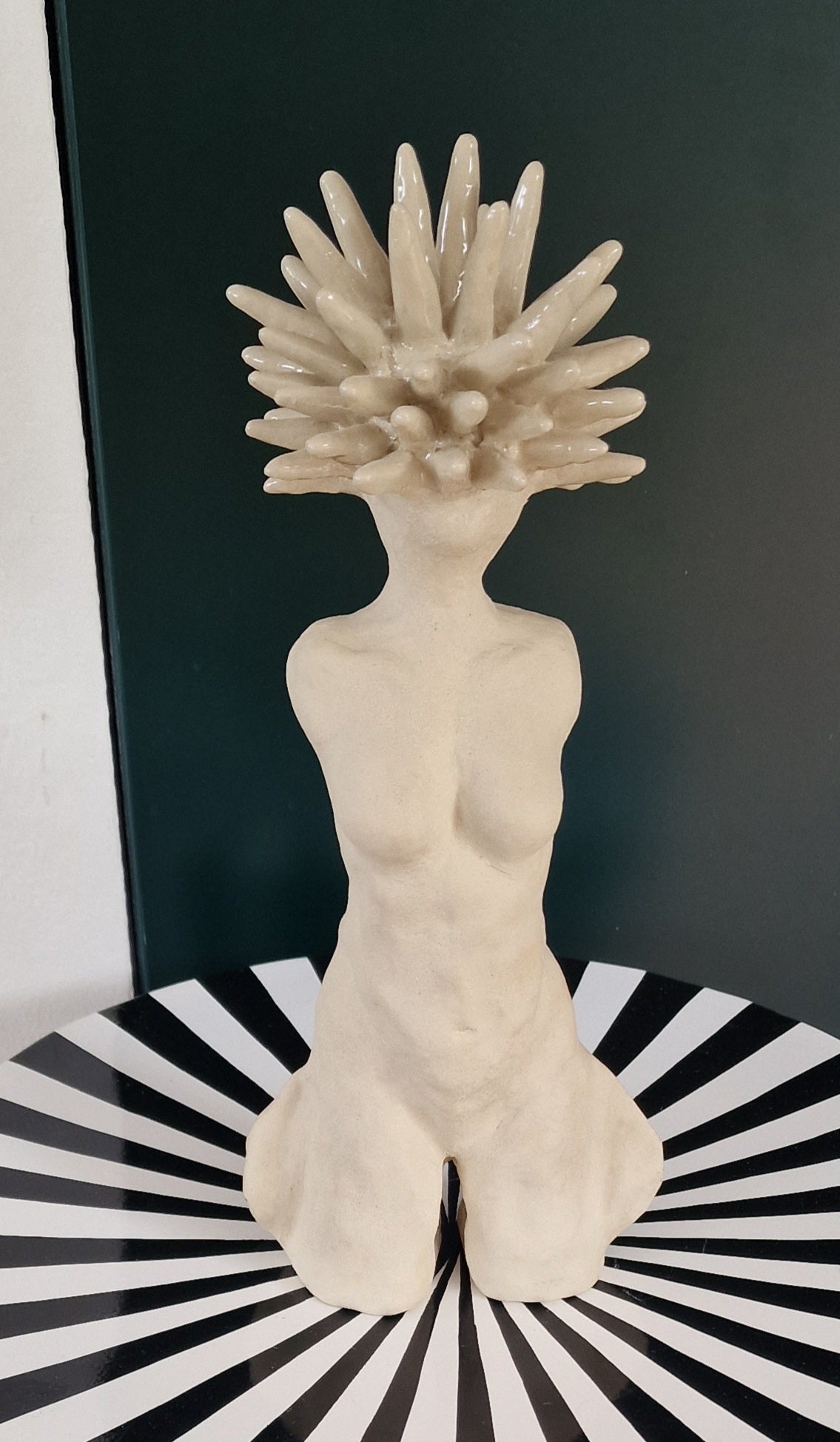 Spikes torso i keramikk