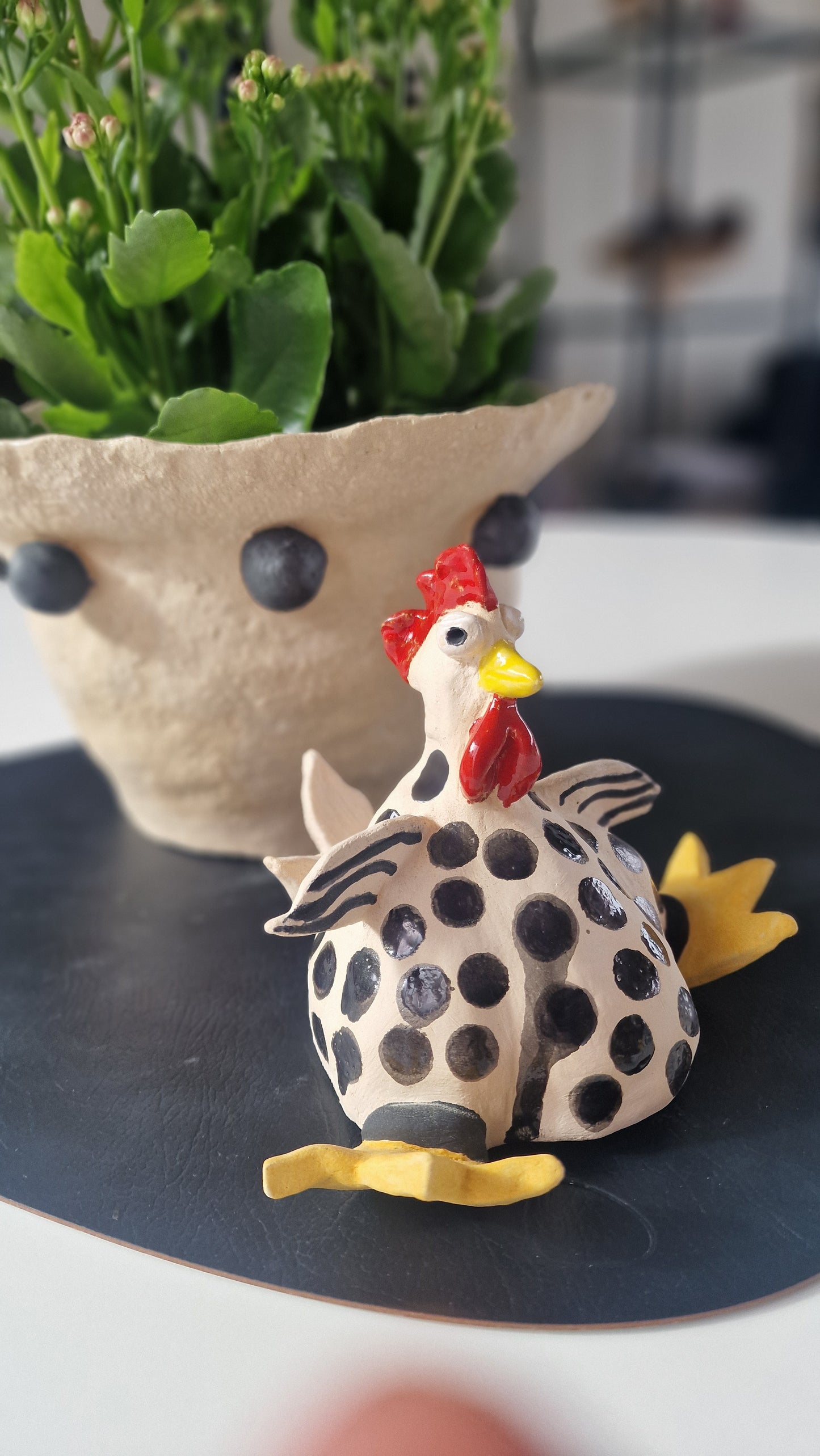 Høne i keramikk (Gislaug Klukk)